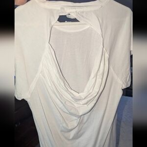 Mono B White Drape-Back Active Tee – Size 2XL